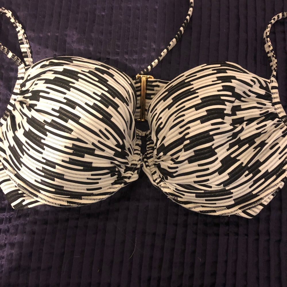 38 DD or D black and white striped Bikini Top